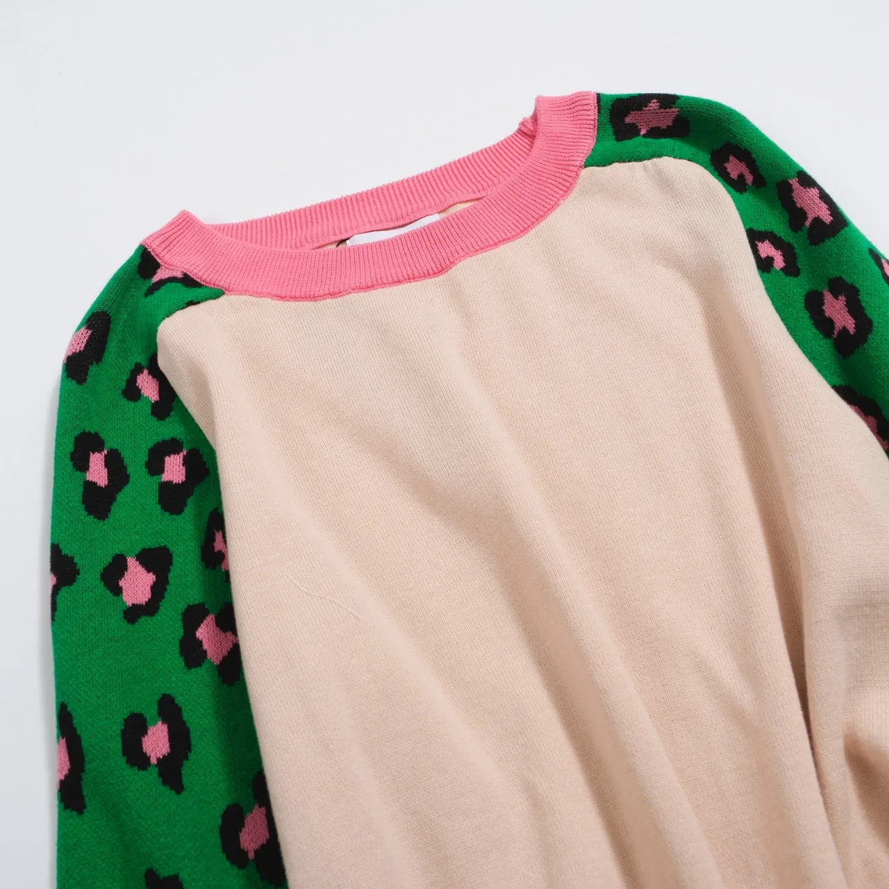 Women's green matching leopard-print knit sweater